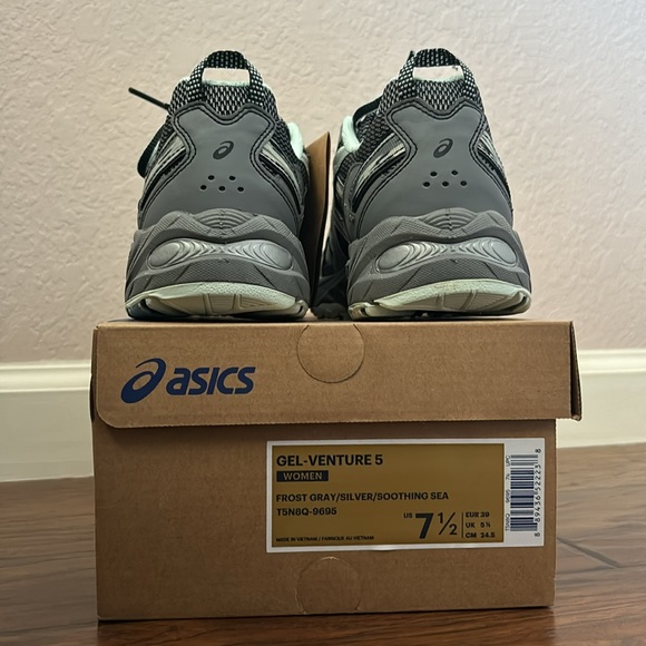 ASICS Gel Venture - NWT/NIB - Picture 2 of 5
